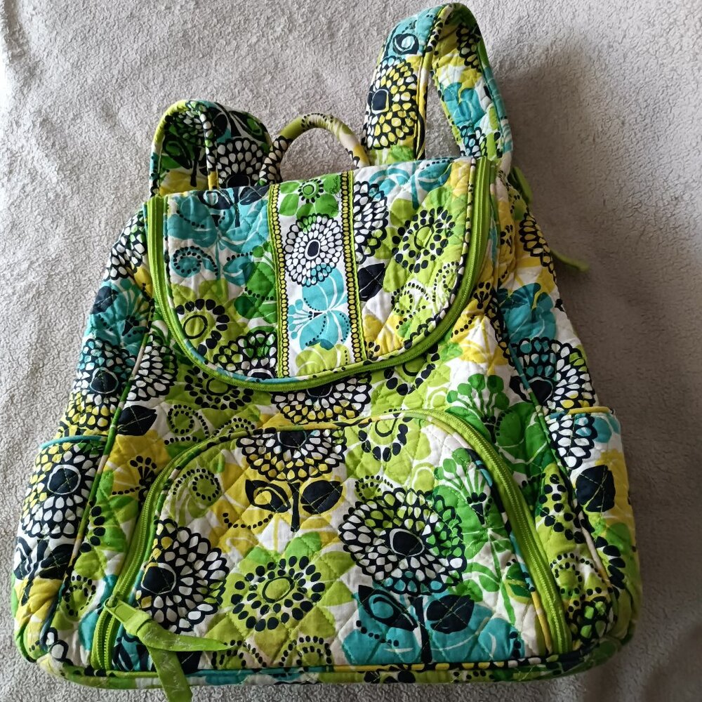 **🌸 Elevate Your Everyday with the Vera Bradley Medium-Size Backpack! 🌸**
